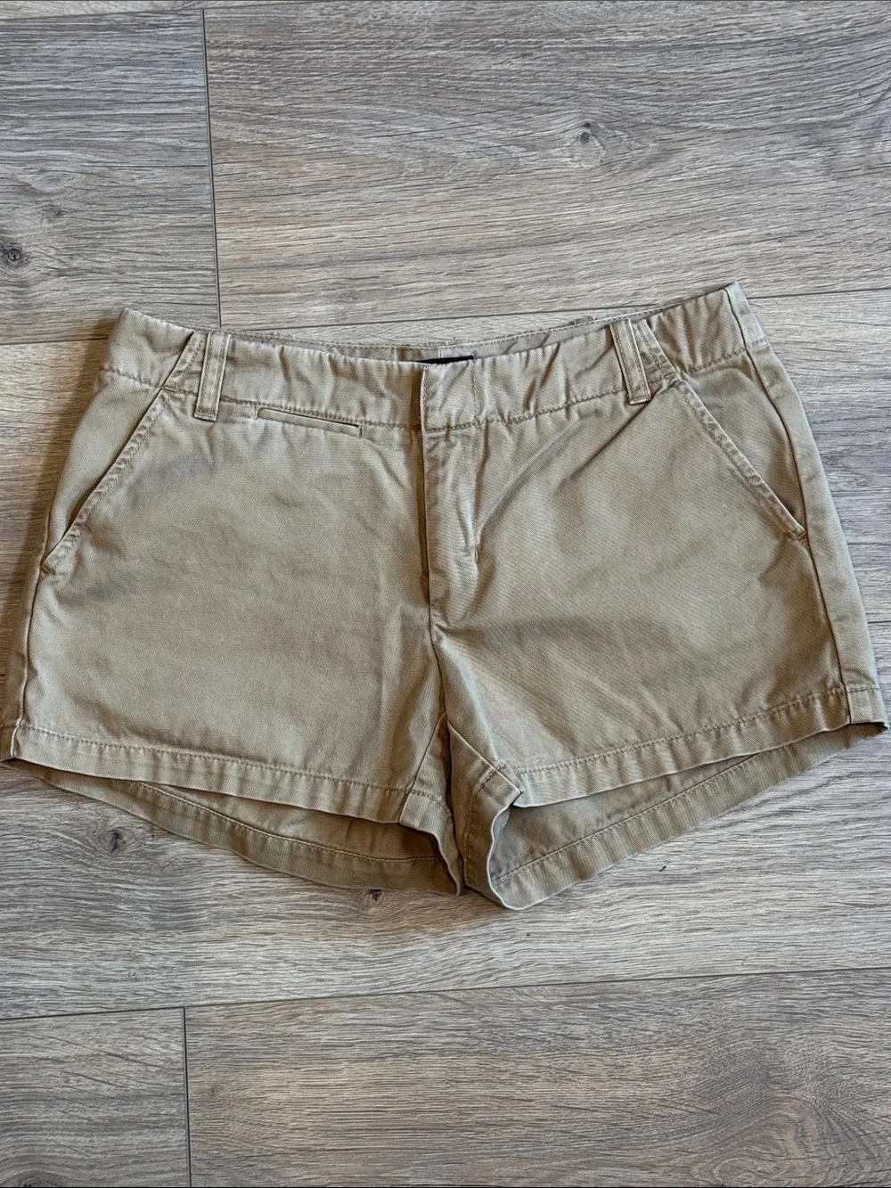 J CREW Vintage 2005 Low Fit Khaki Cotton Chino Shorts Size 0 Preppy Minimalist
